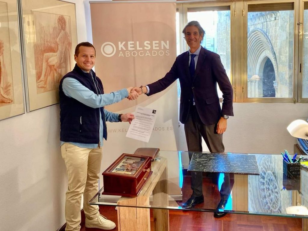 Kelsen abogados patrocinadores durante la temporada 2022 del club Omeyas Trail